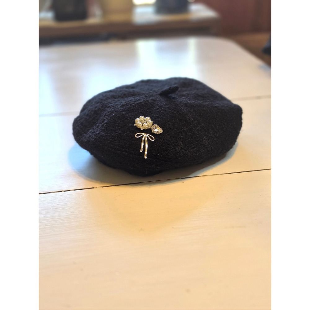 Whimsigoth Black Boucle Wool Blend Beret Pearl Rhinestone Bow Brooch Pin NWOT